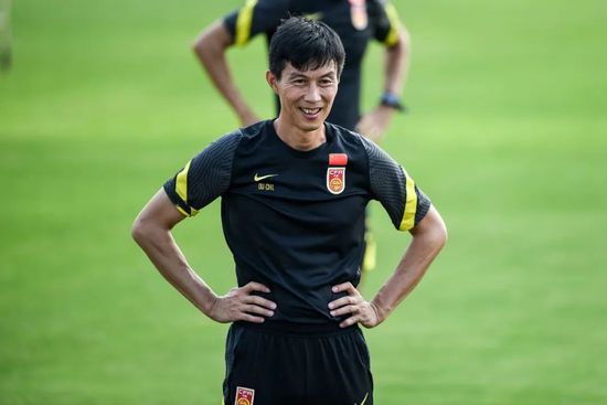 欧联-布莱顿1-0十人雅典AEK 佩德罗造点+点射制胜北京时间12月1日01:45，欧联小组赛第五轮布莱顿挑战雅典AEK的比赛，上半场弗格森低射造险，聚贝尔中柱，下半场若昂佩德罗造点+点射破门，加齐诺维奇直红，最终布莱顿客场1-0十人雅典AEK。